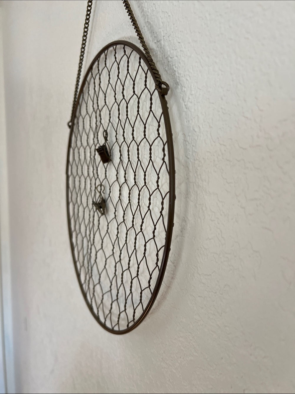 Hanging Chicken Wire Frame Display Suncatcher - Picture 2 of 3